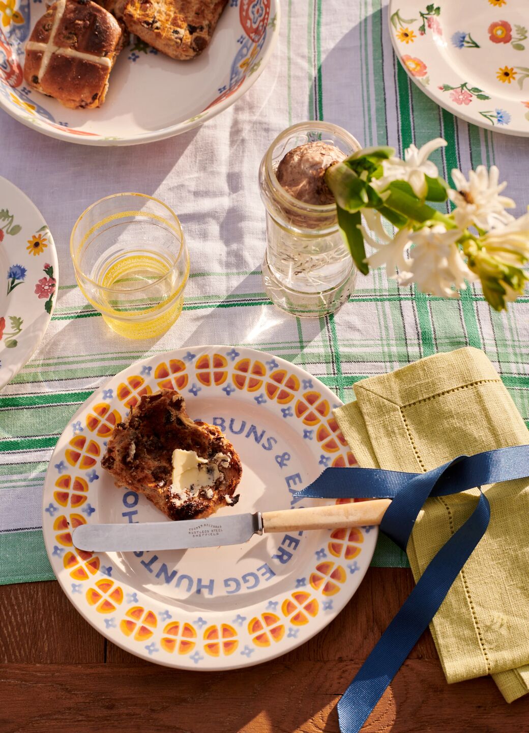 Hot Cross Buns Medium Dinner Plate - 8.5 Inch