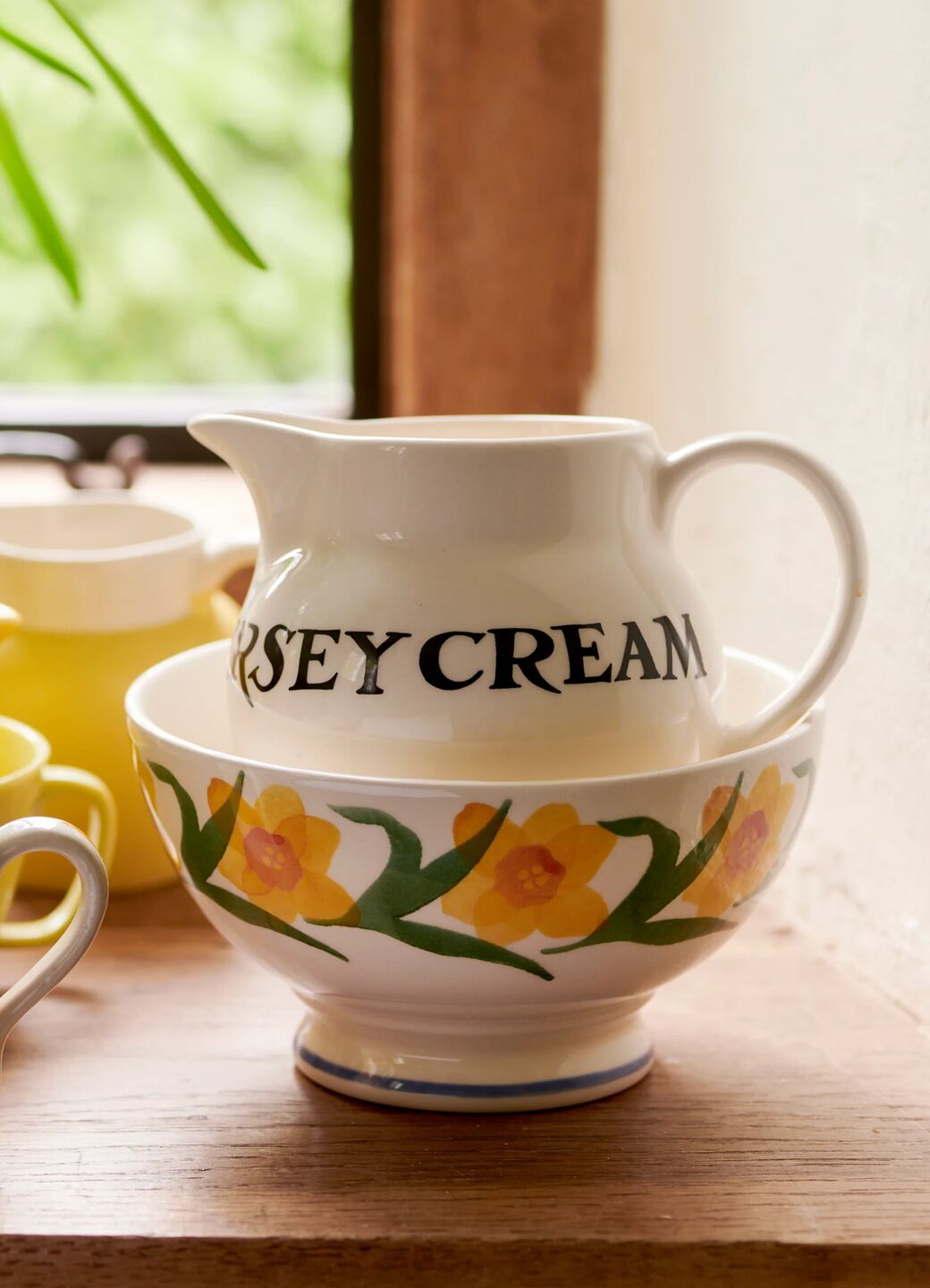 Windblown Daffodils French Bowl