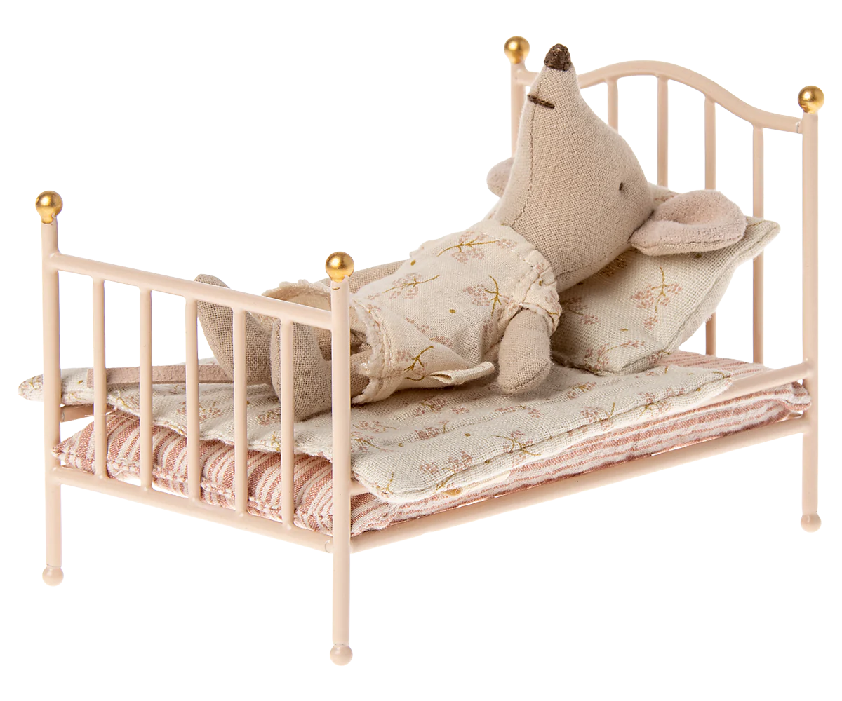 Vintage Bed, Mouse- Rose