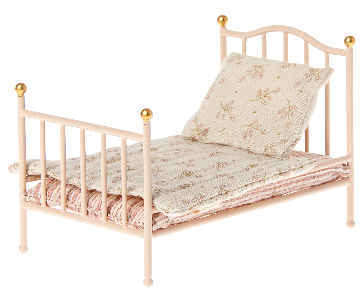 Vintage Bed, Mouse- Rose