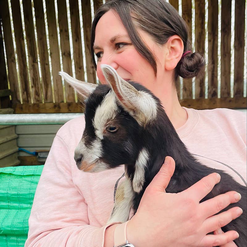 ARTISAN GOATS MILK SOAP - FLOWER - 3 oz