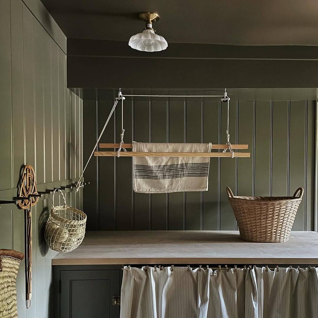 Sheila Maid Clothes Airer: Black / 57" 145 cm / 6 wooden Rails -22" 5(56cm)